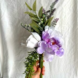 Lavender & White Artificial Floral Bouquet – Elegant Faux Flower Arrangement